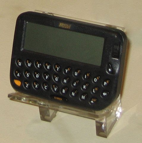 By Collection_of_old_phones_and_PDAs.jpg: Shiny Thingsderivative work: Traveler100 (talk) — Collection_of_old_phones_and_PDAs.jpg, CC BY 2.0, https://commons.wikimedia.org/w/index.php?curid=11073353